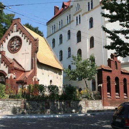 Невелика Smart Квартира В Центрі Для Пари Leópolis Exterior foto