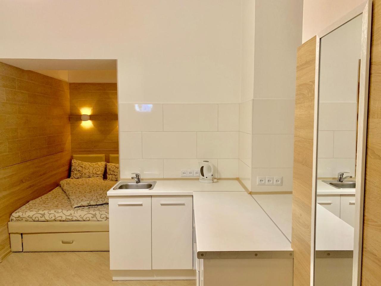 Невелика Smart Квартира В Центрі Для Пари Leópolis Exterior foto