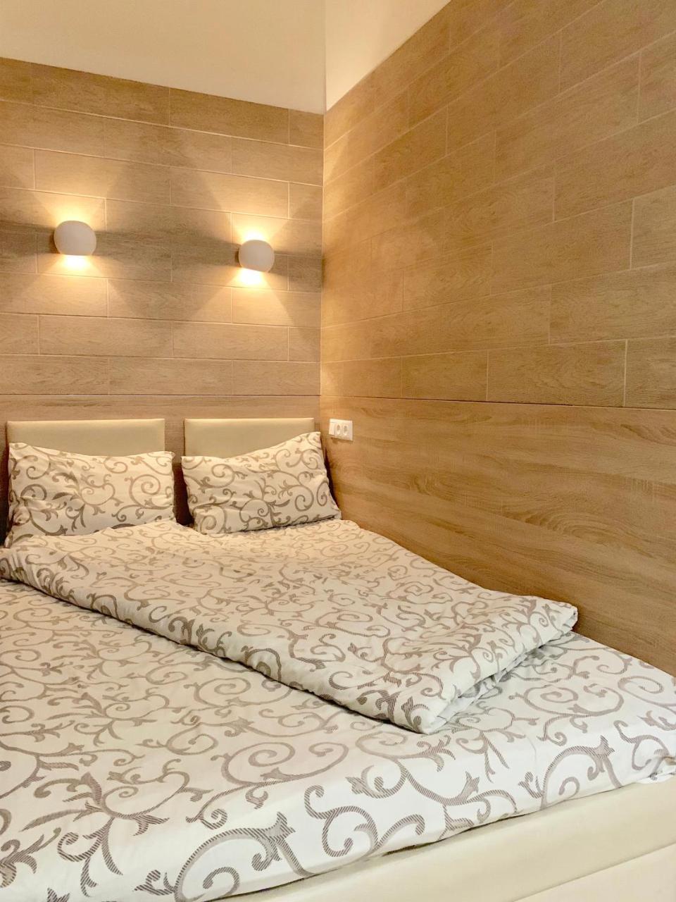 Невелика Smart Квартира В Центрі Для Пари Leópolis Exterior foto
