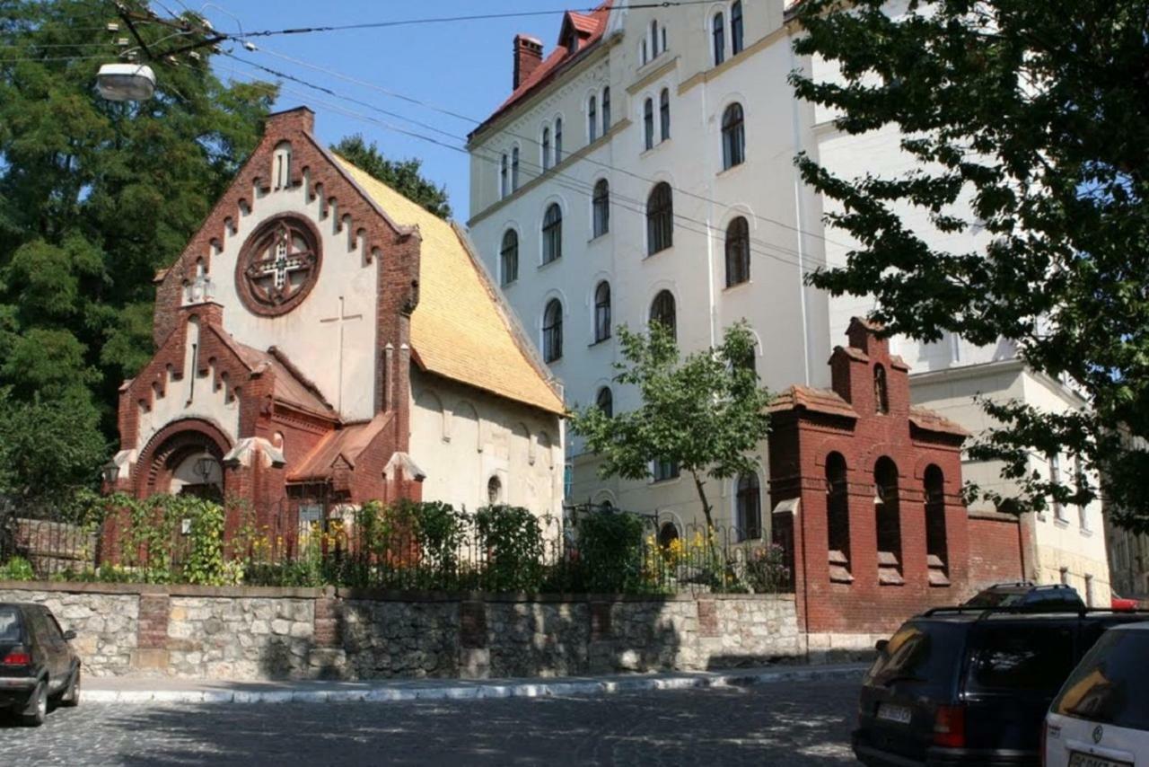 Невелика Smart Квартира В Центрі Для Пари Leópolis Exterior foto